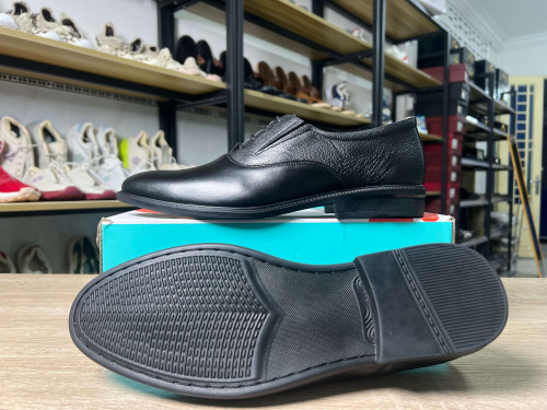 ប៊ូស្បែកគោម៉ូតខ្សែបញ្ឆោតកែងកម្ពស់3cmនិងមានប៉ុងកល់លើកម្ពស់បន្ថែម2.5cm