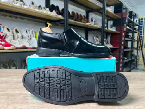 ប៊ូស្បែកគោម៉ូតអត់ខ្សែកែងកម្ពស់3cmនិងមានប៉ុងកល់លើកកម្ពស់2.5cmបន្ថែមទៀត