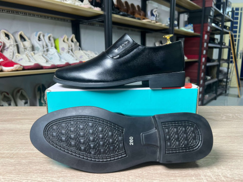 ប៊ូស្បែកគោម៉ូតអត់ខ្សែកែងកម្ពស់3cmនិងមានប៉ុងកល់លើកកម្ពស់បន្ថែម2.5cmទៀត