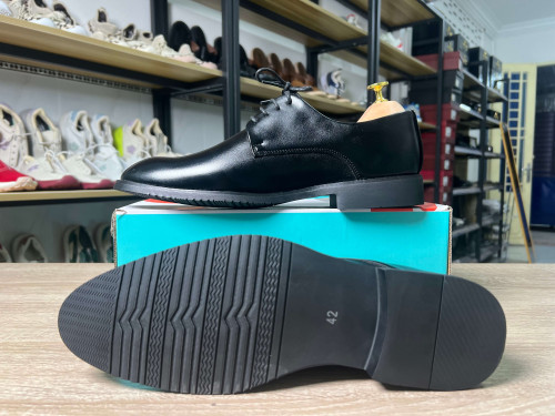 ប៊ូស្បែកគោម៉ូតចងខ្សែកែងកម្ពស់3cmនិងមានប៉ុងកល់បន្ថែមកម្ពស់2.5cm