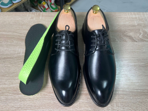 ប៊ូស្បែកគោម៉ូតចងខ្សែកែងកម្ពស់3cmនិងមានប៉ុងកល់បន្ថែមកម្ពស់2.5cm