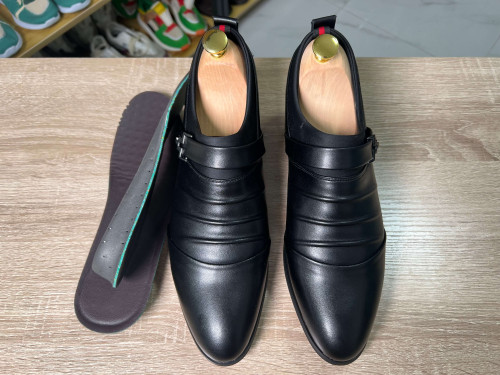 ប៊ូស្បែកគោម៉ូតអត់ខ្សែកែងកម្ពស់4cmនិងអាចកល់ប៉ុងបន្ថែមកម្ពស់នៅខាងក្នុងបាន