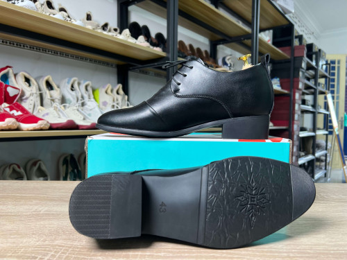 ស្បែកជើងប៊ូស្បែកគោកែង4cmនិងអាចកល់លើកកម្ពស់បន្ថែម