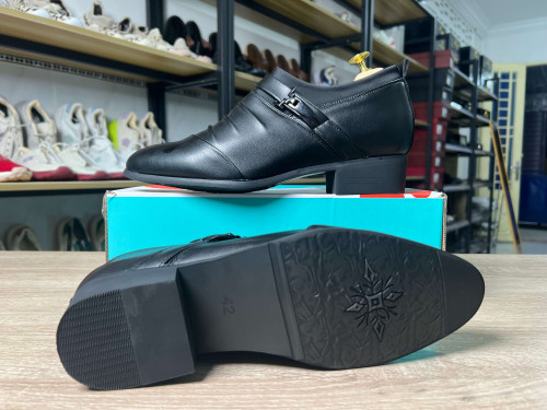 ប៊ូស្បែកគោម៉ូតអត់ខ្សែកែងកម្ពស់4cmនិងអាចកល់ប៉ុងបន្ថែមកម្ពស់នៅខាងក្នុងបាន