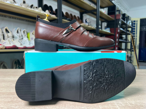 ប៊ូស្បែកគោម៉ូតអត់ខ្សែពណ៌សូកូឡាកែងកម្ពស់4cmនិងអាចកល់លើកកម្ពស់បន្ថែមបាន