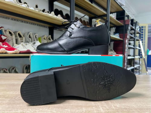 ស្បែកជើងប៊ូស្បែកគោកែង4cmនិងអាចកល់លើកកម្ពស់បន្ថែម