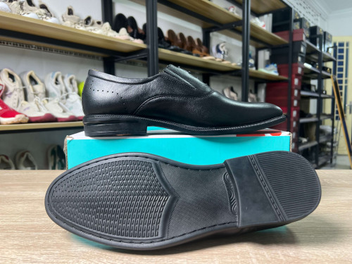 ប៊ូស្បែកគោម៉ូតខ្សែបញ្ឆោតកែងកម្ពស់3cmនិងមានប៉ុងកល់លើកម្ពស់បន្ថែម2.5cm