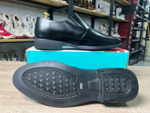 ប៊ូស្បែកគោម៉ូតអត់ខ្សែកែងកម្ពស់3cmនិងមានប៉ុងកល់លើកកម្ពស់បន្ថែម2.5cmទៀត