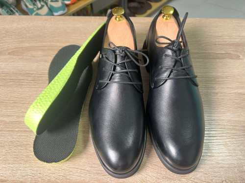 ប៊ូស្បែកគោម៉ូតចងខ្សែកែងកម្ពស់3cmនិងមានប៉ុងកល់បន្ថែមកម្ពស់2.5cmទៀត