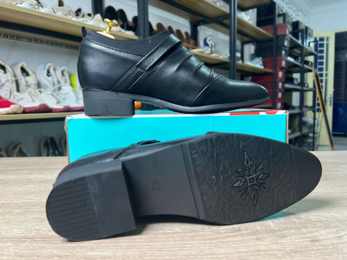 ប៊ូស្បែកគោម៉ូតអត់ខ្សែកែងកម្ពស់4cmនិងអាចកល់ប៉ុងបន្ថែមកម្ពស់នៅខាងក្នុងបាន